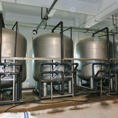 क्वार्ट्ज रेत सक्रिय कार्बन राल के लिए मल्टीमीडिया SS304 जल उपचार फ़िल्टर टैंक