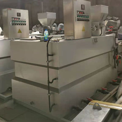 Tratamento de esgotos que dosa o pó seco integrado totalmente automático do dispositivo que dosa o sistema