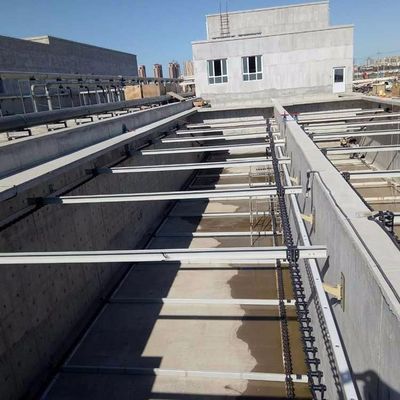 SS304 σύστημα 18m μεταλλουργικών ξυστρών λάσπης πιάτων αλυσίδων εργοστάσιο επεξεργασίας λυμάτων μήκους